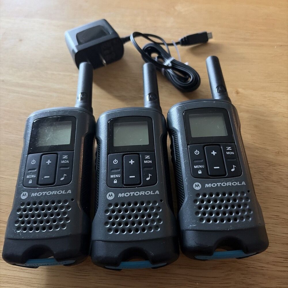3x Motorola Talkabout T200TP Portable 22-Ch Walkie Talkies With Battery Charger